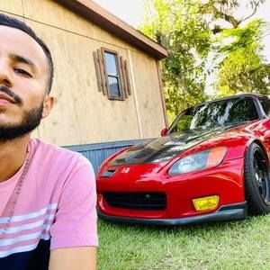 Meet your Posher, Alex noe